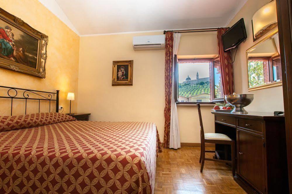 La Vecchia Fattoria Hotel Loreto Exterior foto